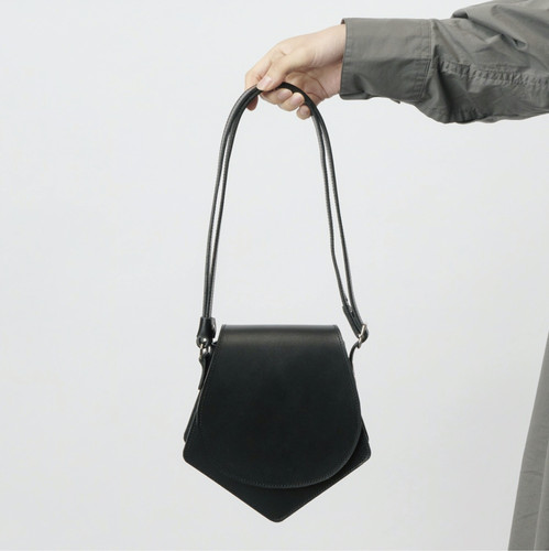 leather shoulder penta black | kentohashiguchi leather shoulder penta black | kentohashiguchi
