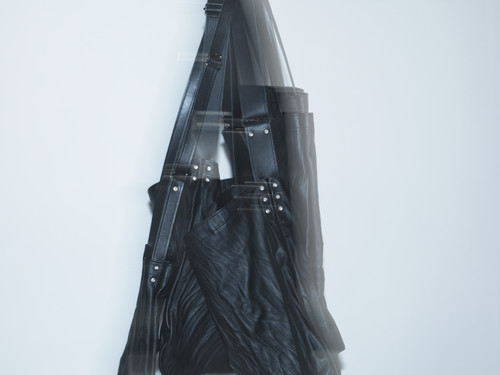 wring- soft leather sacoche black | kentohashiguchi 