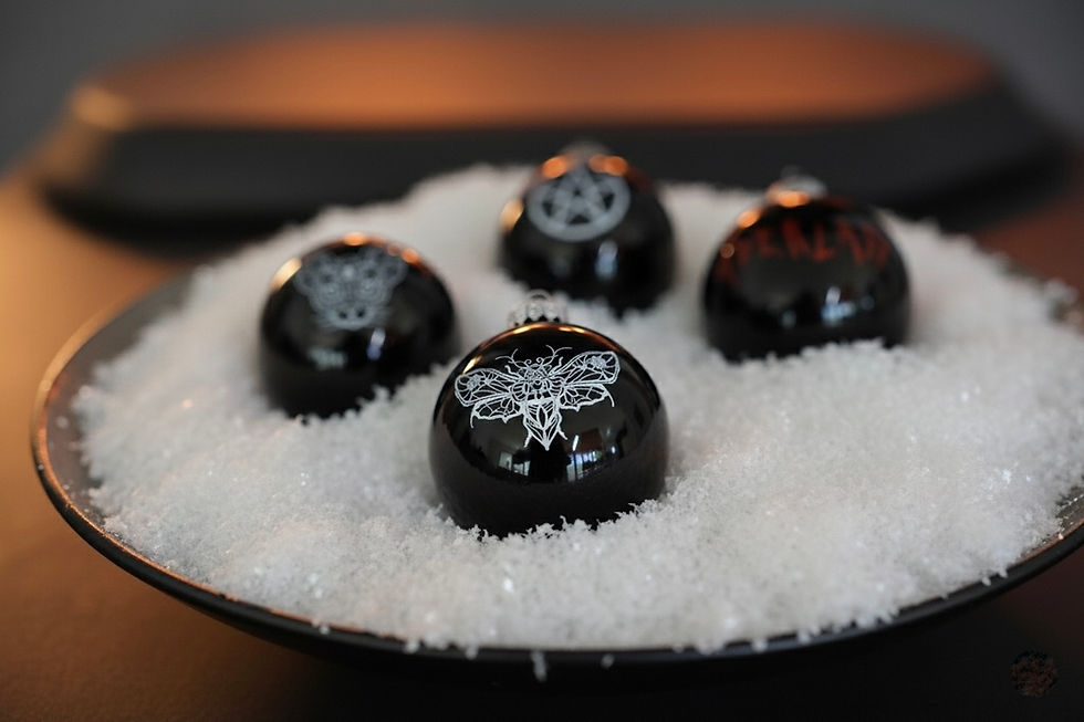 schwarze Glaskugeln mit Motiv