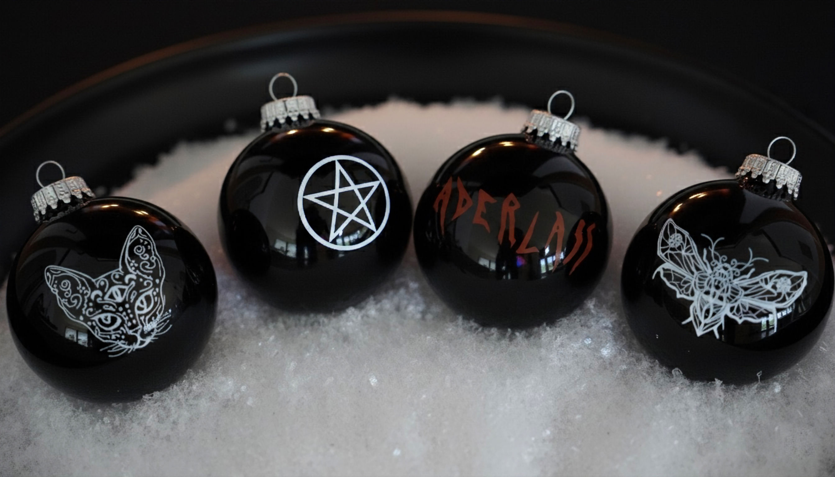 Gothic Christbaumkugeln – Aderlass Set mit 4 schwarzen Glaskugeln