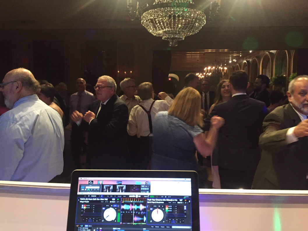 People dancing2