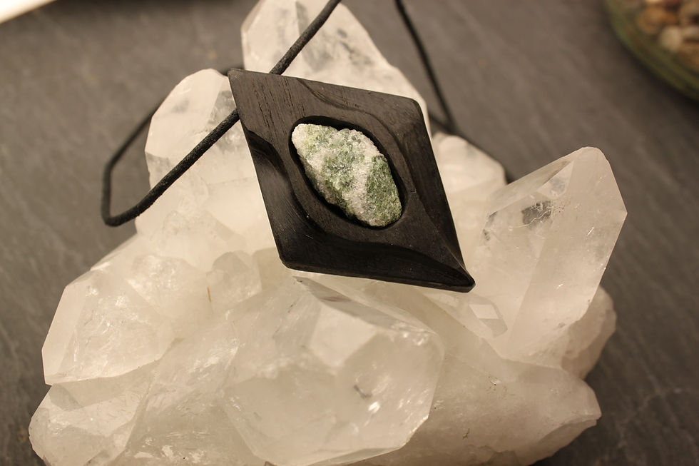 Miniaturbild: Diopsid in Mooreiche