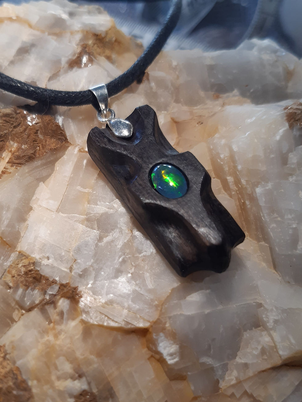 Miniaturbild: Opal in Mooreiche