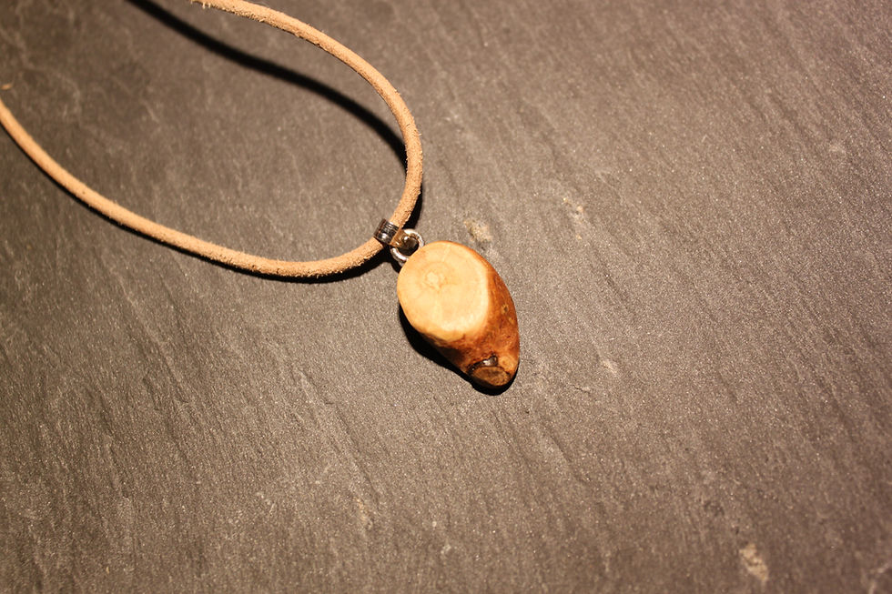 Miniaturbild: Apatit in Apfel-Holz