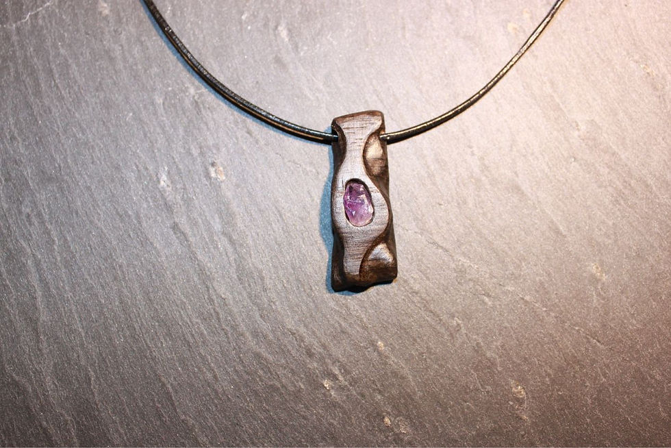 Miniaturbild: Amethyst (Rohstein) in Mooreiche