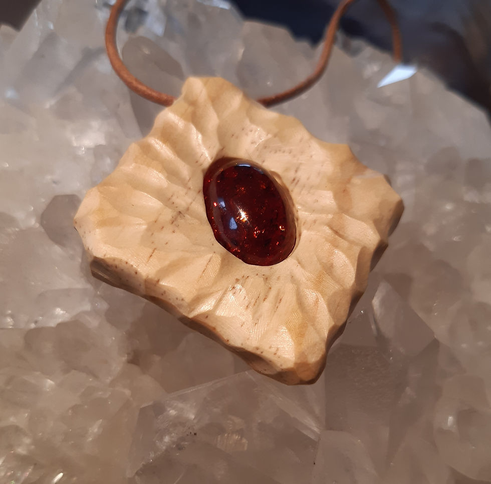 Miniaturbild: BernsteinCabochon in Fichte
