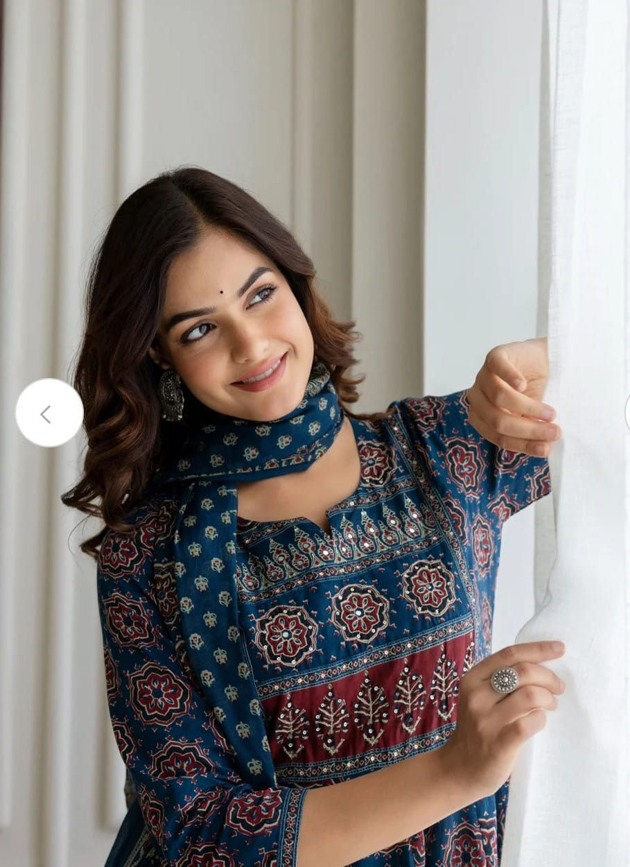Thumbnail: Anarkali kurta set
