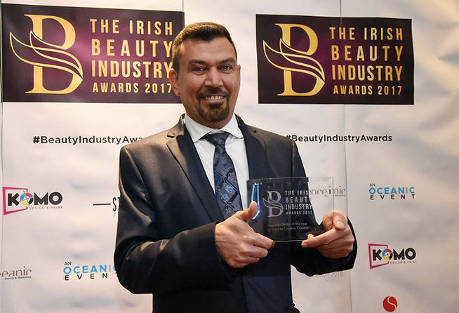 Dr Sami Hameid with his Cosmetic Doctor of the Year 2017 award