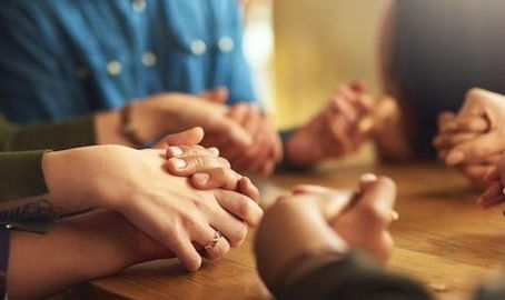 以禱告來與神同工