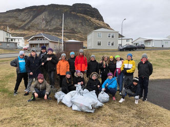 5.bekkur út að tína rusl á og við Sáið