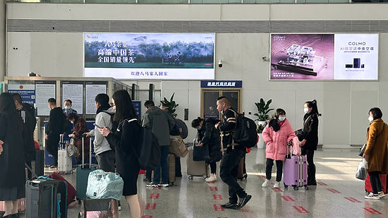 深圳北高鐵站廣告