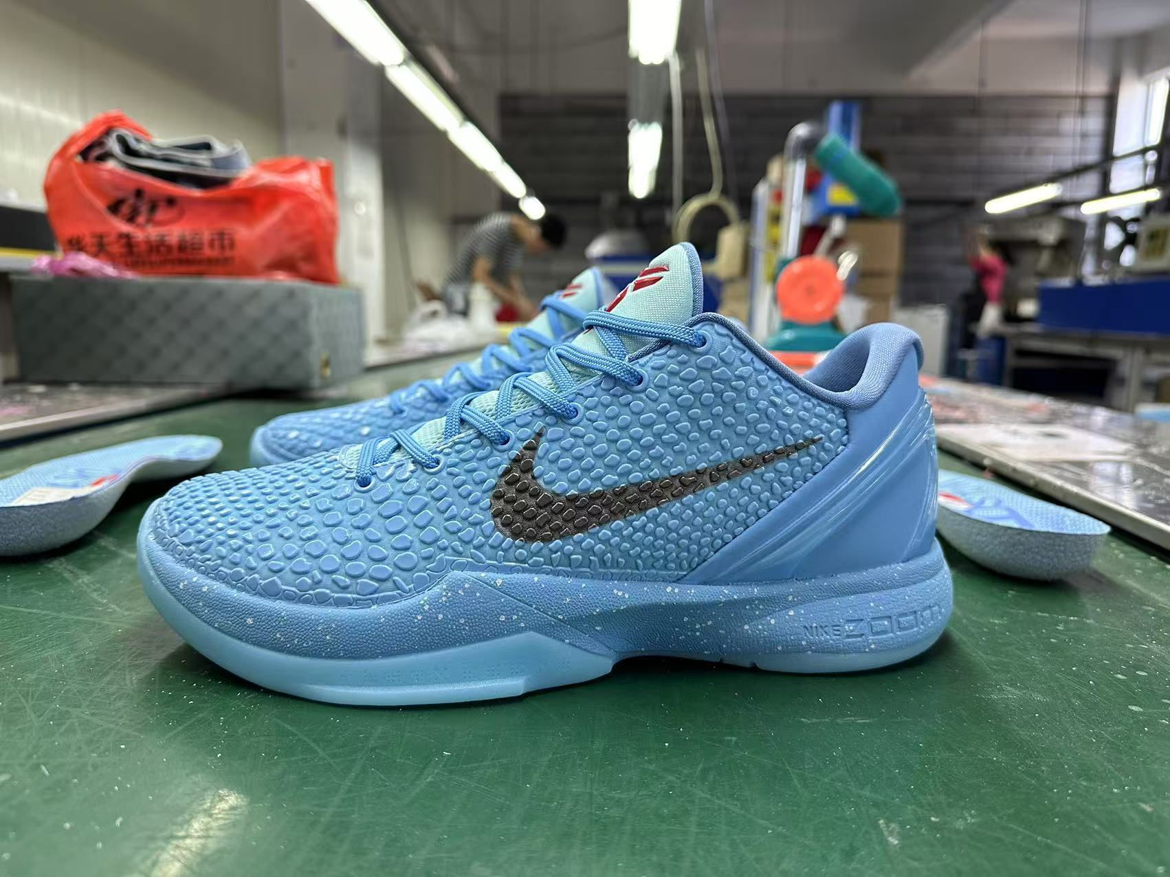 Kobe 6 Ice Grinch