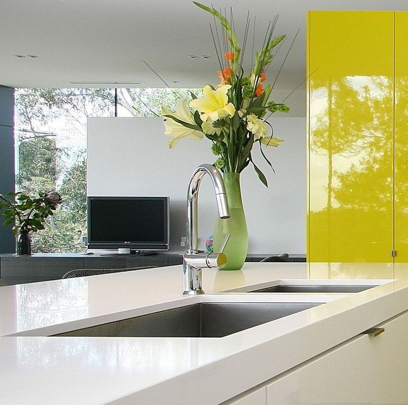 Миниатюра: Кухонная столешница из искусственного камня BABA Quartz Alaska Bianco