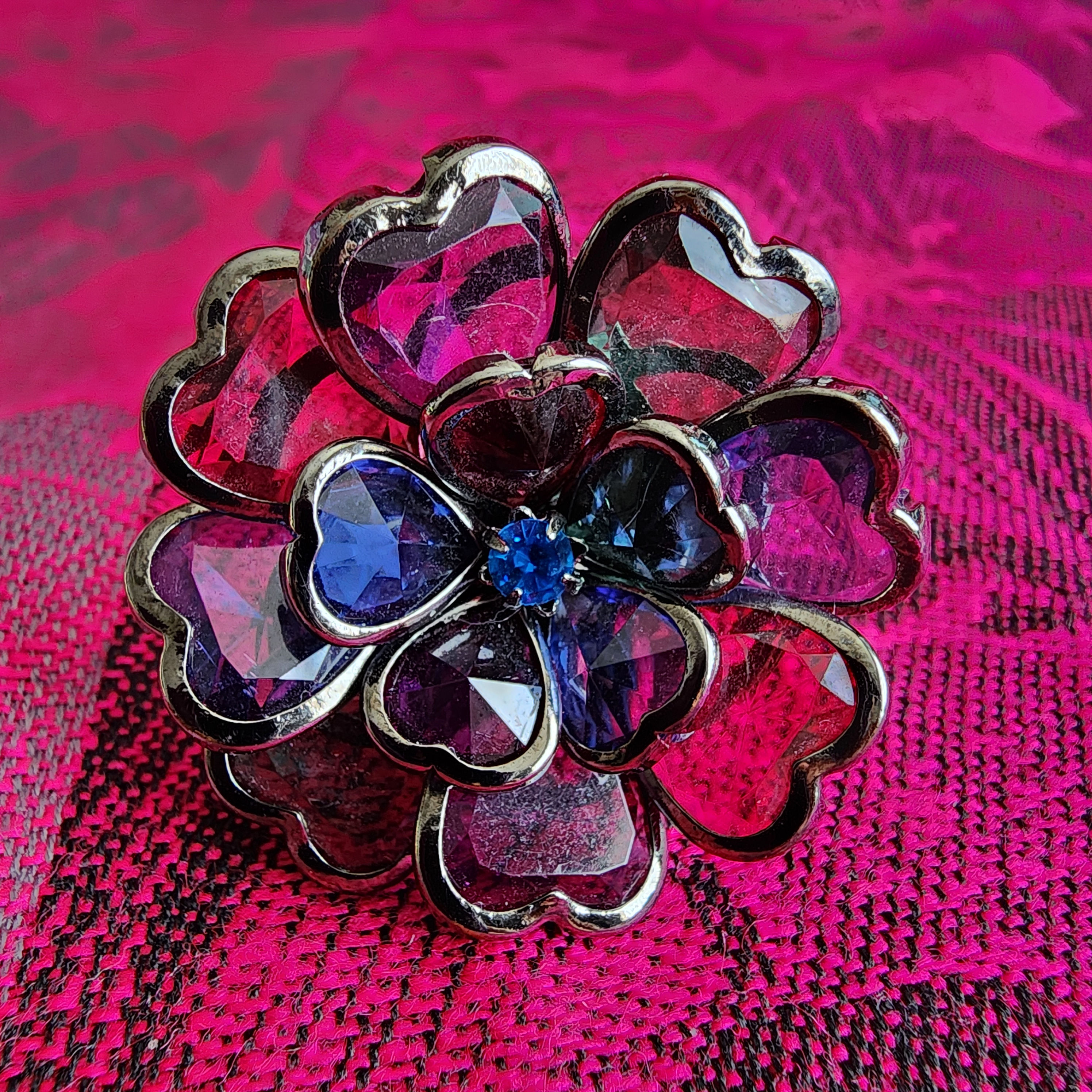 Colorful Transluscent Flower Petal Heart Stretch Statement Ring. EUC.