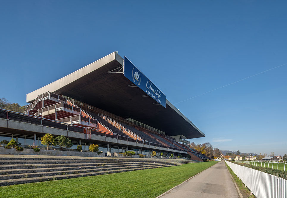 tribuna1.jpg