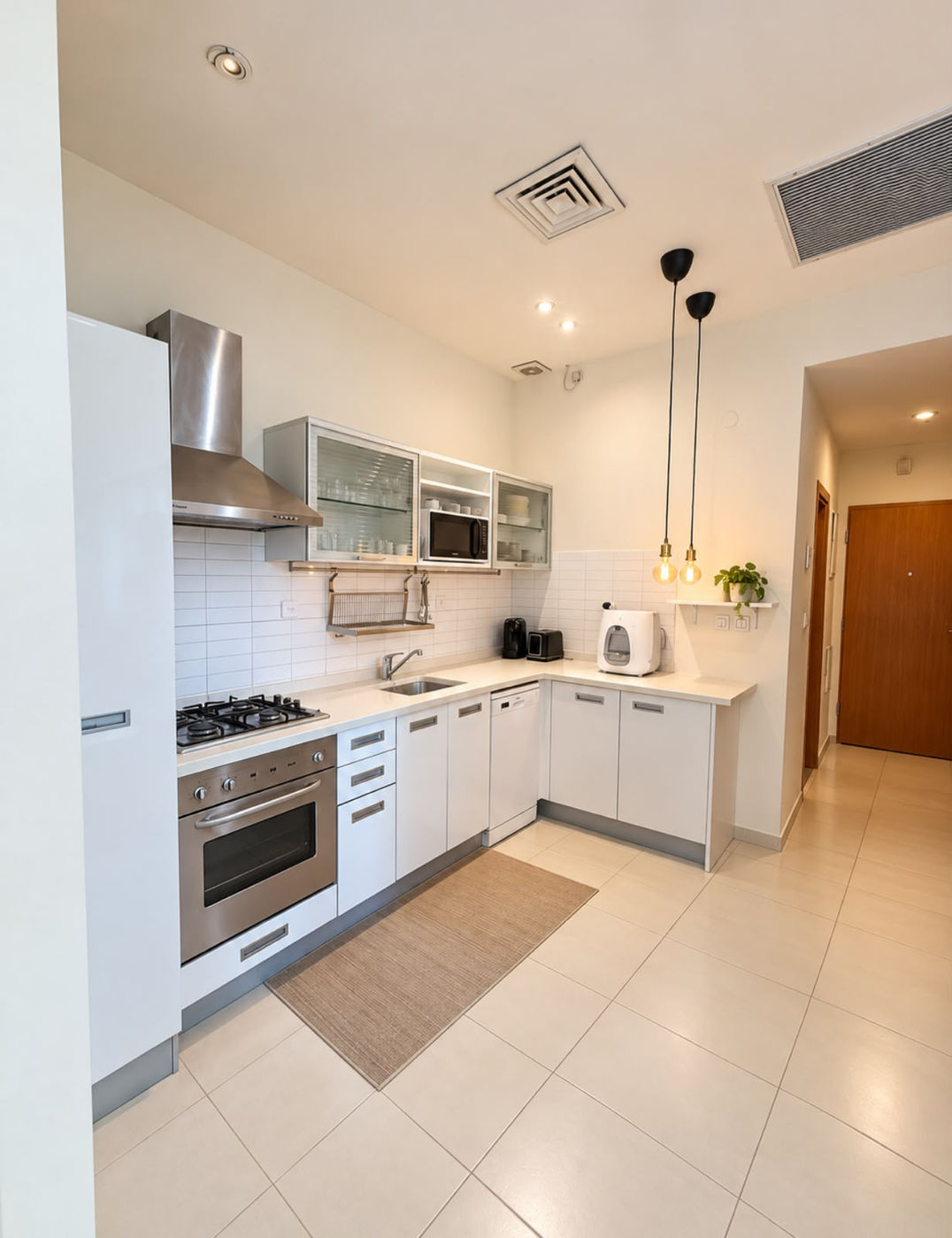 Rothschild Blvd | 3 Rooms Garden Apartment, photo 1