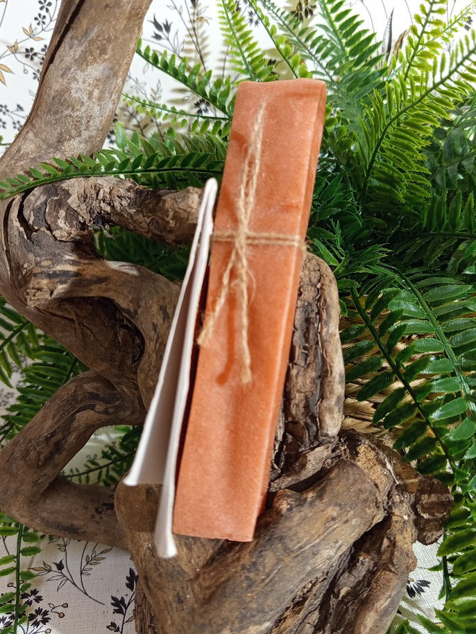 Cheese treat fraise dans son emballage naturel rustique.