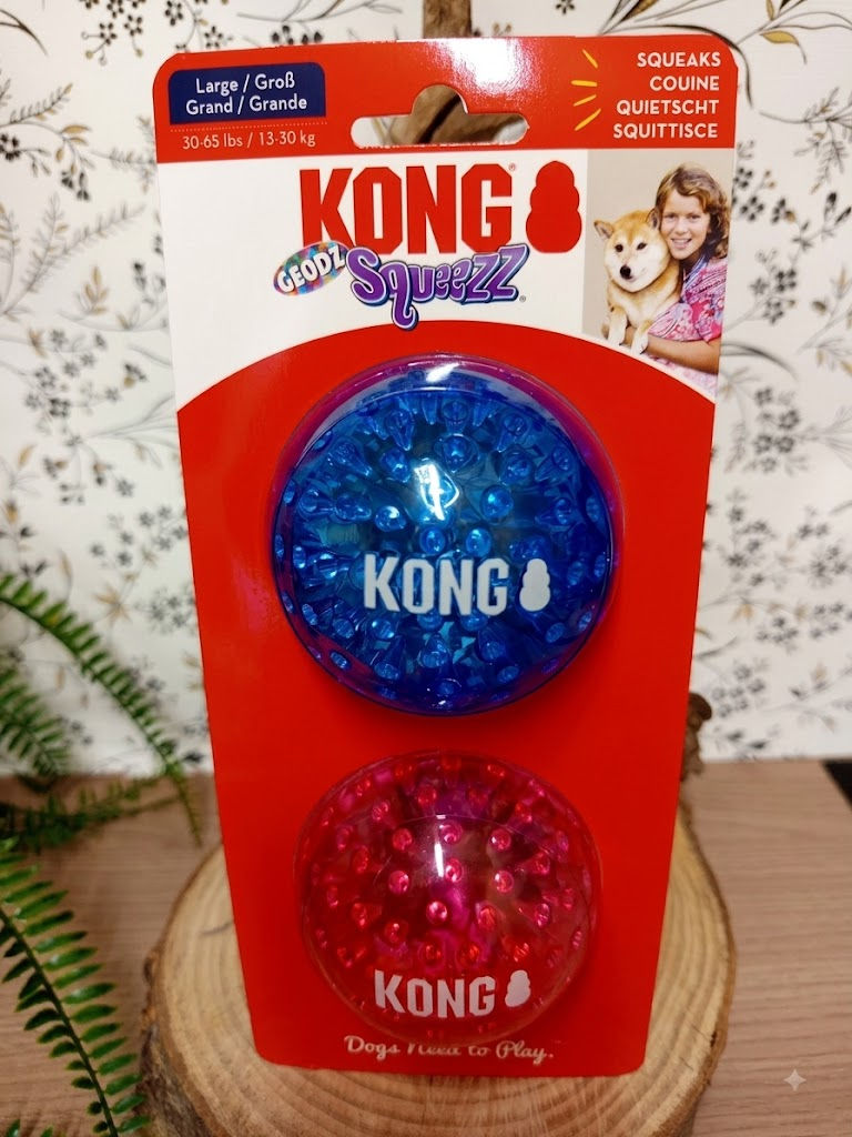 Lot de 2 balles KONG Squeezz Geodz, bleu et rose, taille L