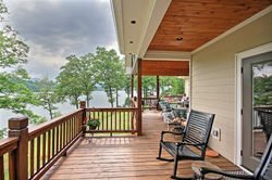traditional-wood-deck-railing