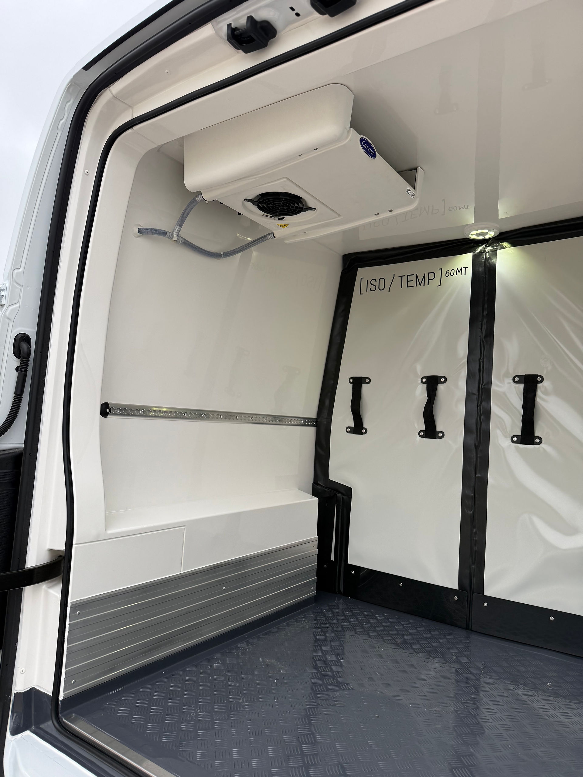 Renault Master XDD L2H2 multitemp refrigerated van conversion