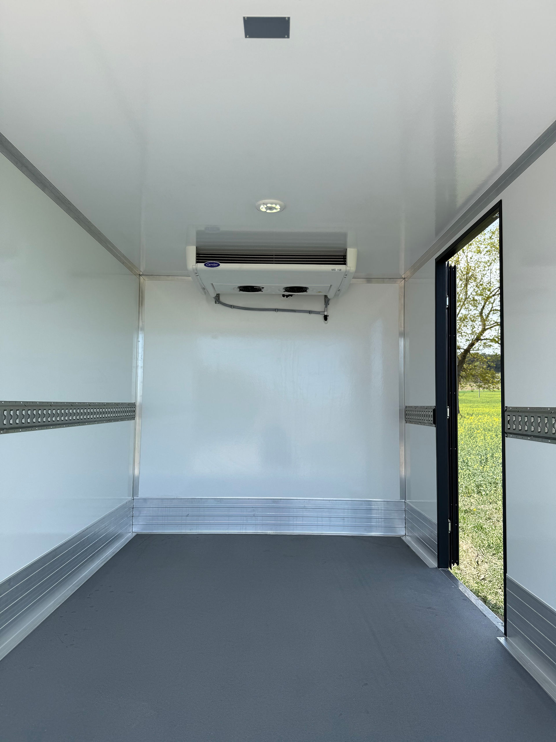 Mercedes-Benz Sprinter 2014 with a brand new FNA type body from Hoobrid, featuring BAR cargolift and Carrier refrigeration equipment