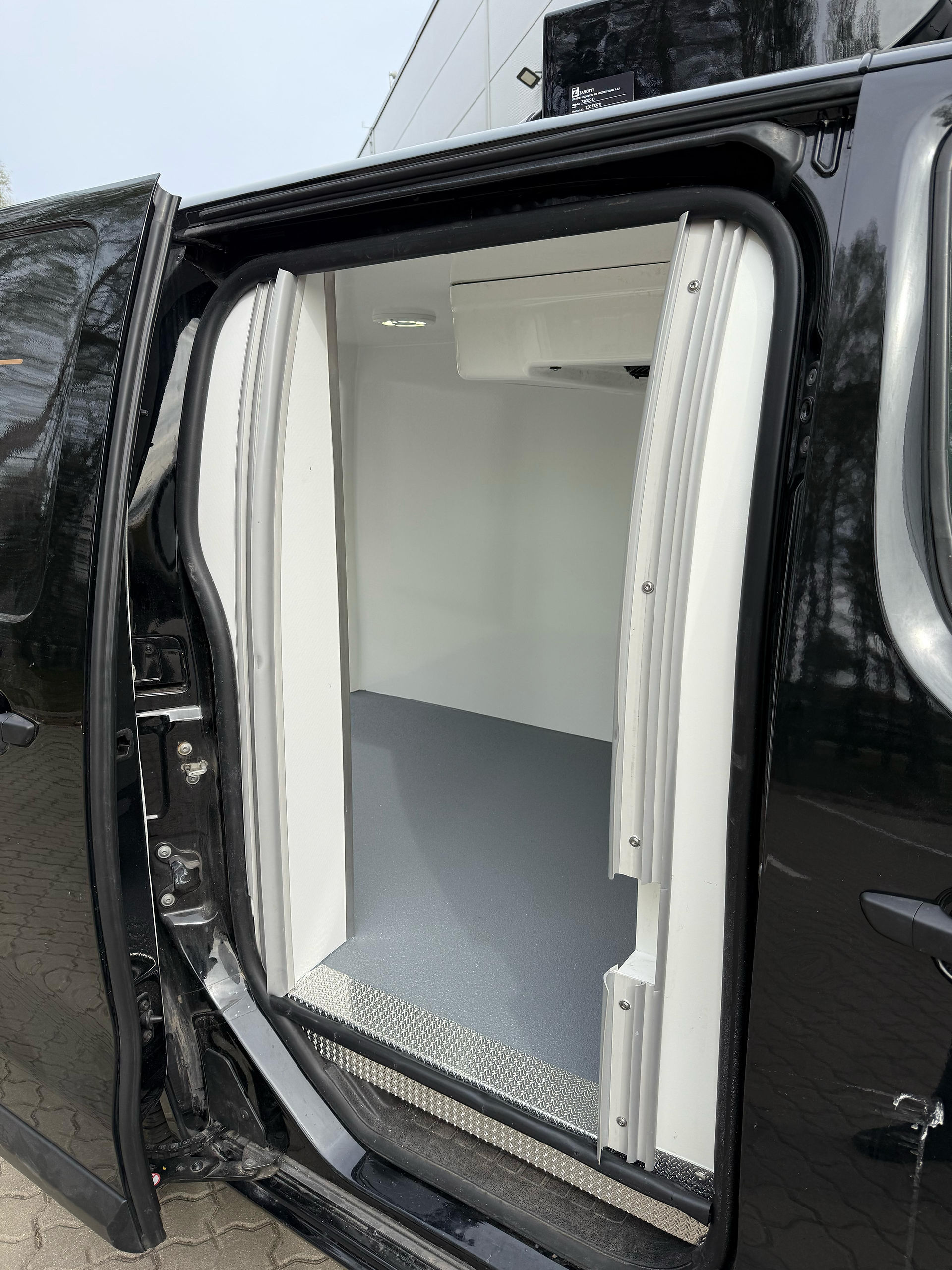 Toyota Proace isotherm van conversion