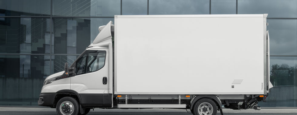 FNA class isothermal box body on Iveco Daily van chassis with Daikin refrigeration unit and BAR hydraulic lift, manufactured by Hoobrid
