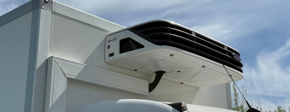 Mercedes-Benz Sprinter 2014 m. su Hoobrid pagamintu izoterminiu kėbulu, carrier šaldymo įranga ir BAR krovinių liftu