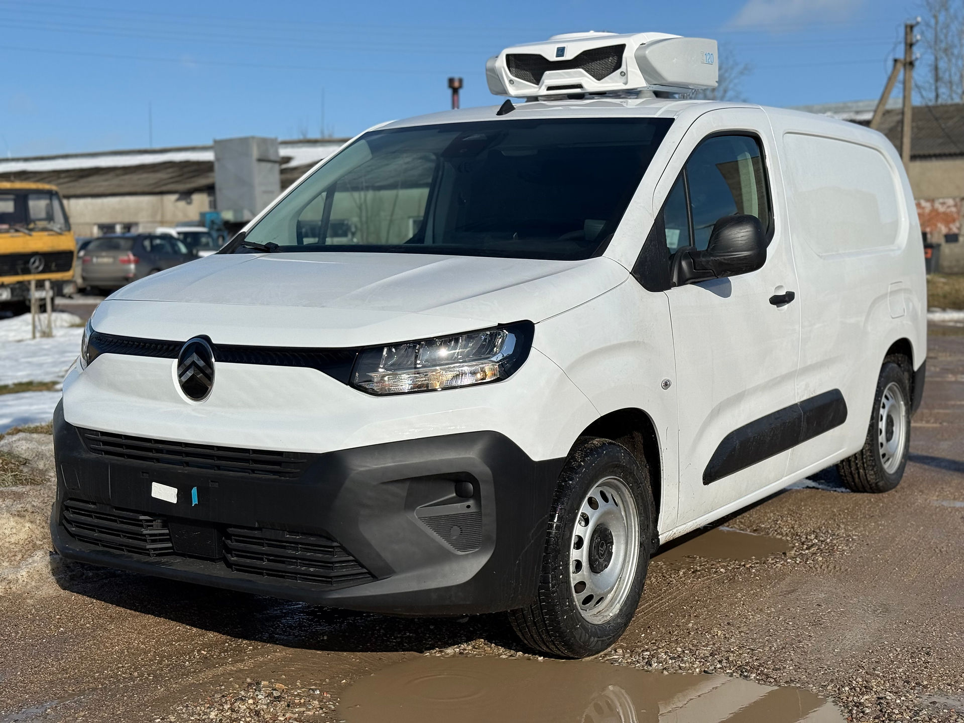 Hoobrid padarytas Citroen Berlingo 2026 izoterminis įrengimas su Daikin/Zanotti Z120B šaldymo agregatu