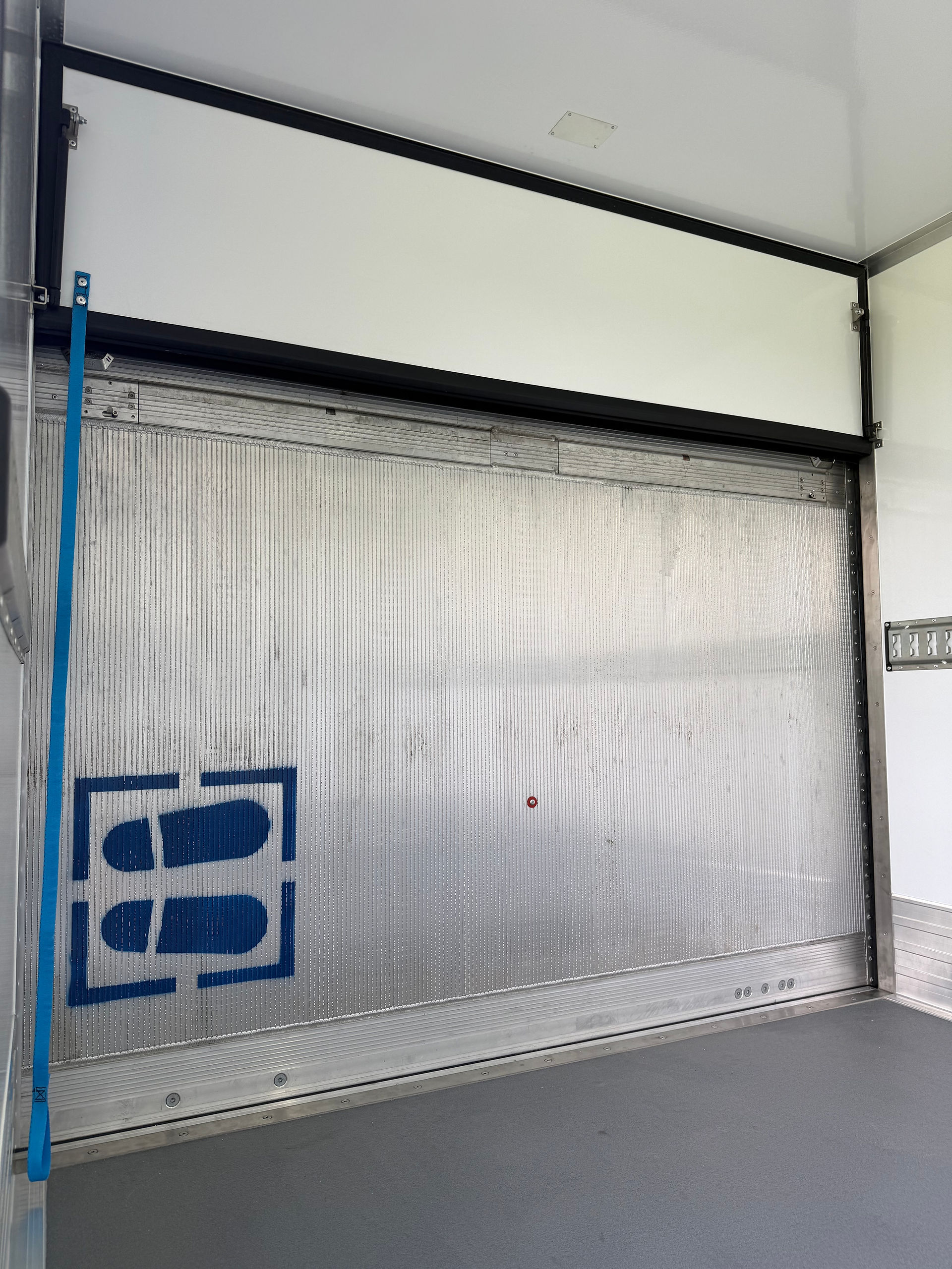Mercedes-Benz Sprinter 2014 with a brand new FNA type body from Hoobrid, featuring BAR cargolift and Carrier refrigeration equipment