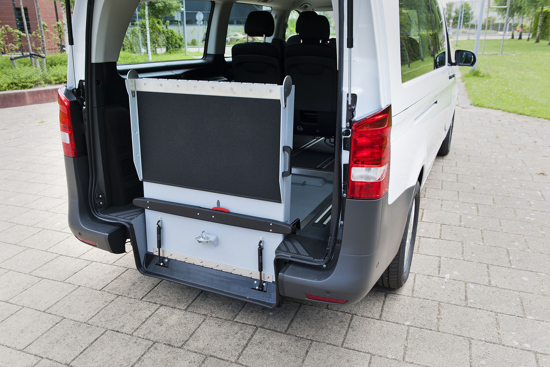 Mercedes-Benz Vito/eVito/V-class mobility conversion
