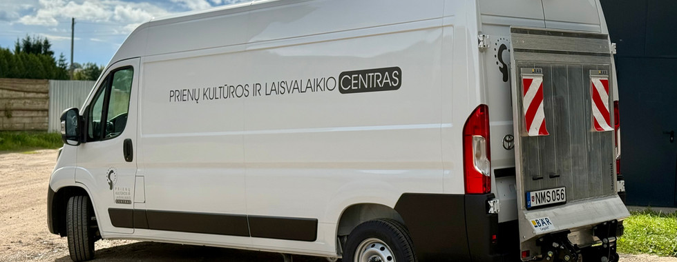 Toyota Proace Max ar Hoobrid uzstādītu BAR furgona pacēlāju