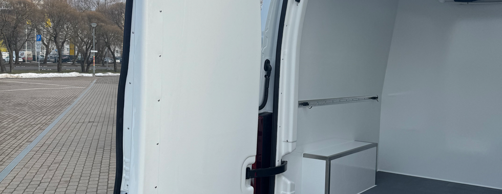 Renault Master XDD izoterminio furgono įrengimas Hoobrid su Daikin transporto šaldymo agregatu