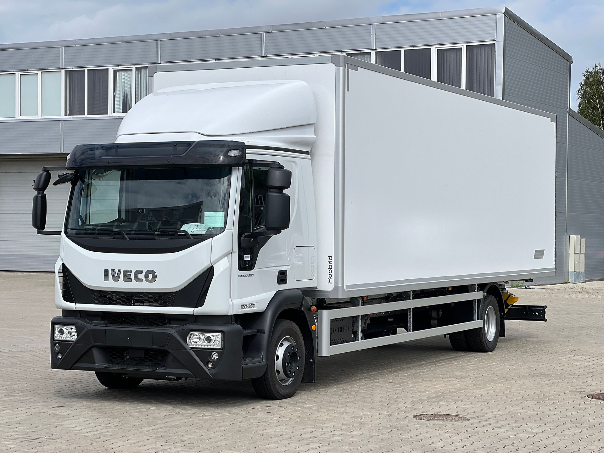 Iveco Eurocargo sunkvežimis su Hoobrid kėbulu