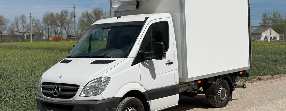 Mercedes-Benz Sprinter 2014 m. su Hoobrid pagamintu izoterminiu kėbulu, carrier šaldymo įranga ir BAR krovinių liftu