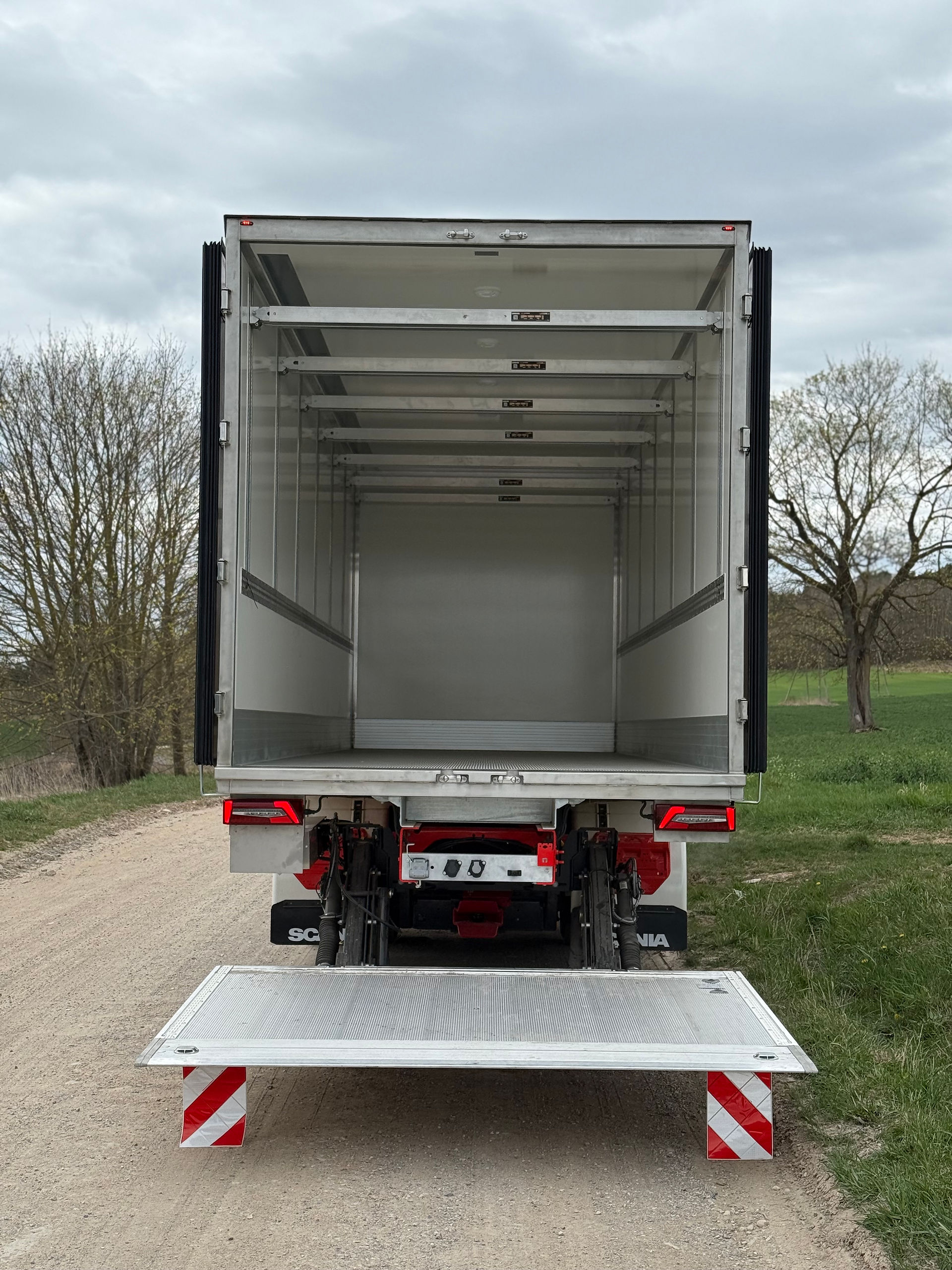 Scania truck with Hoobrid's FRC box body and BAR cargo lift