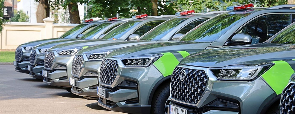 A fleet of special-purpose converted KGM Rexton SUVs built by Hoobrid