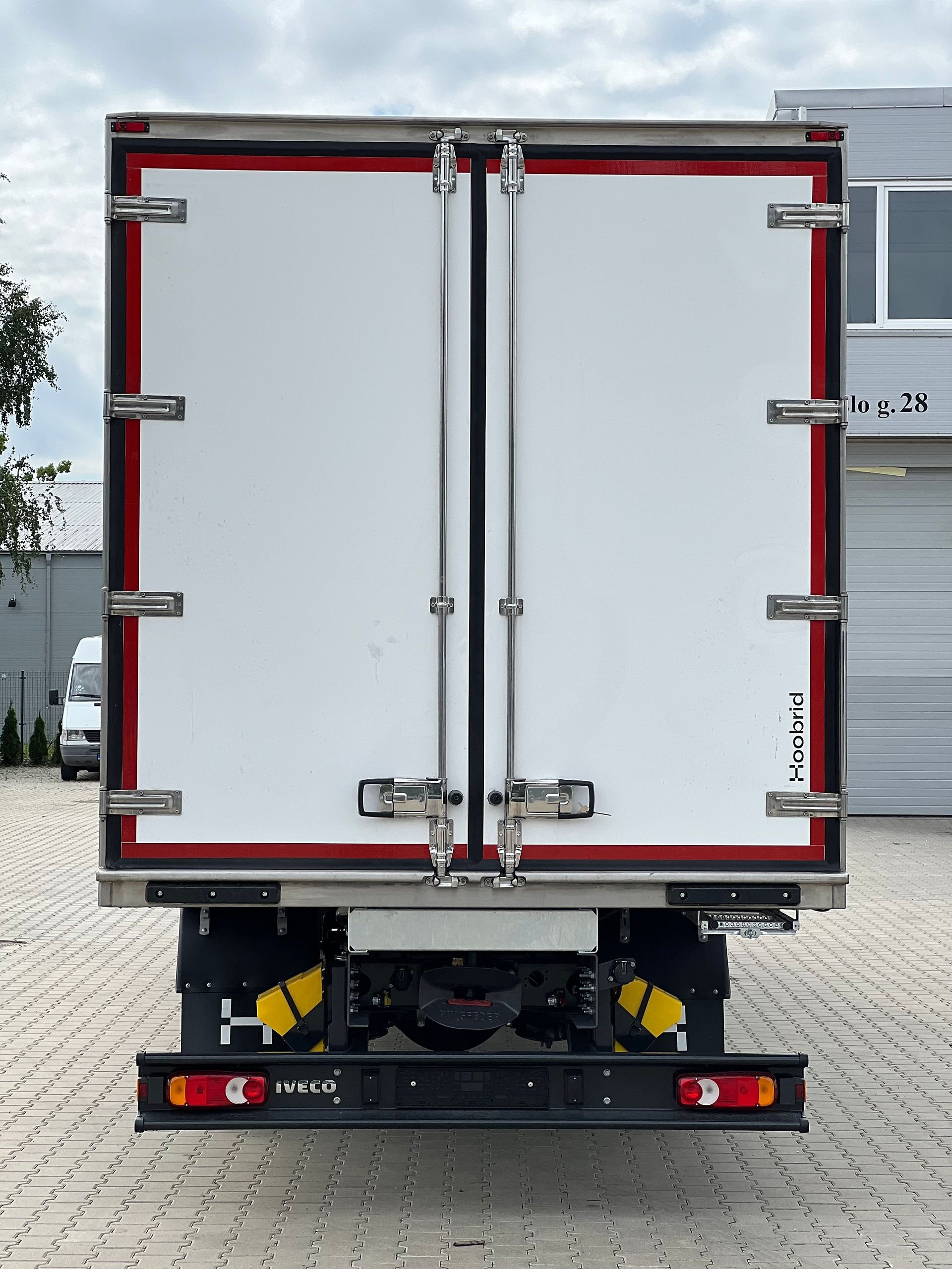 Iveco Eurocargo sunkvežimis su Hoobrid kėbulu