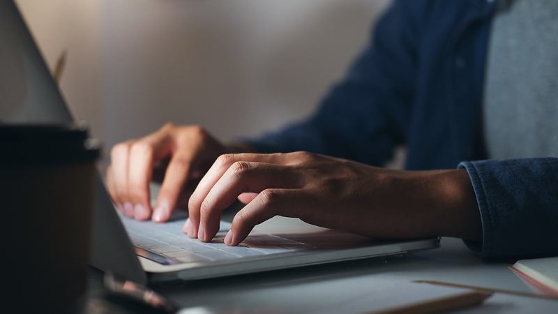 Coursiv reviews vs. 28-Day AI Mastery Fast Track comparison for beginners and entrepreneurs — pricing, features, and user complaints.