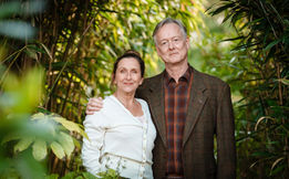 "Rosamunde Pilcher: Wo Liebe aufhört und wo sie beginnt": Rita (Barbara Philipp) und Rodney Cumberwell (Ian Dickinson)