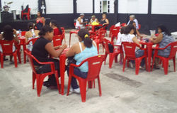 Todo mundo partcipando.