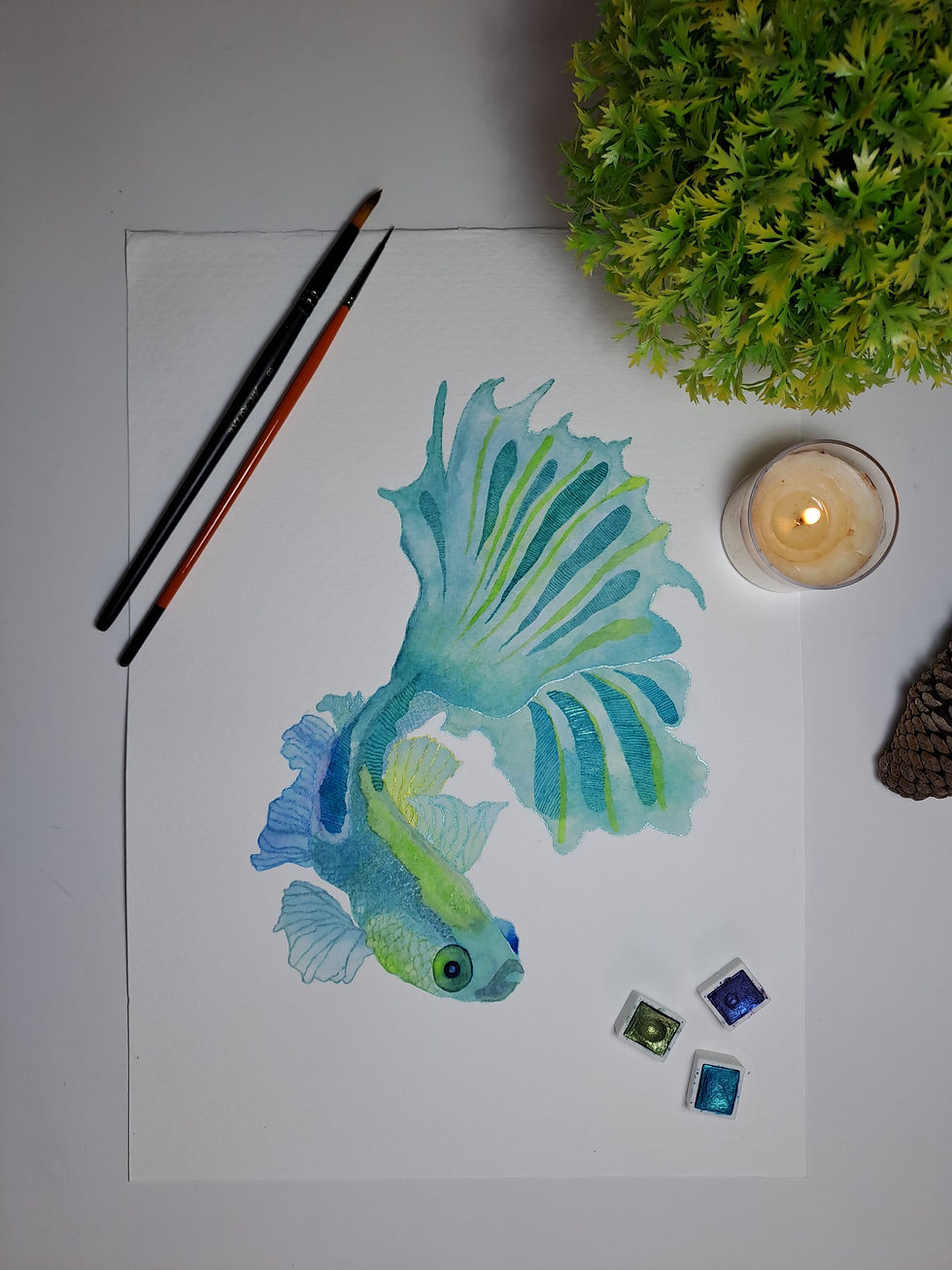 Ilustración en Acuarela de Pez Betta en colores llamativos azules y verdes