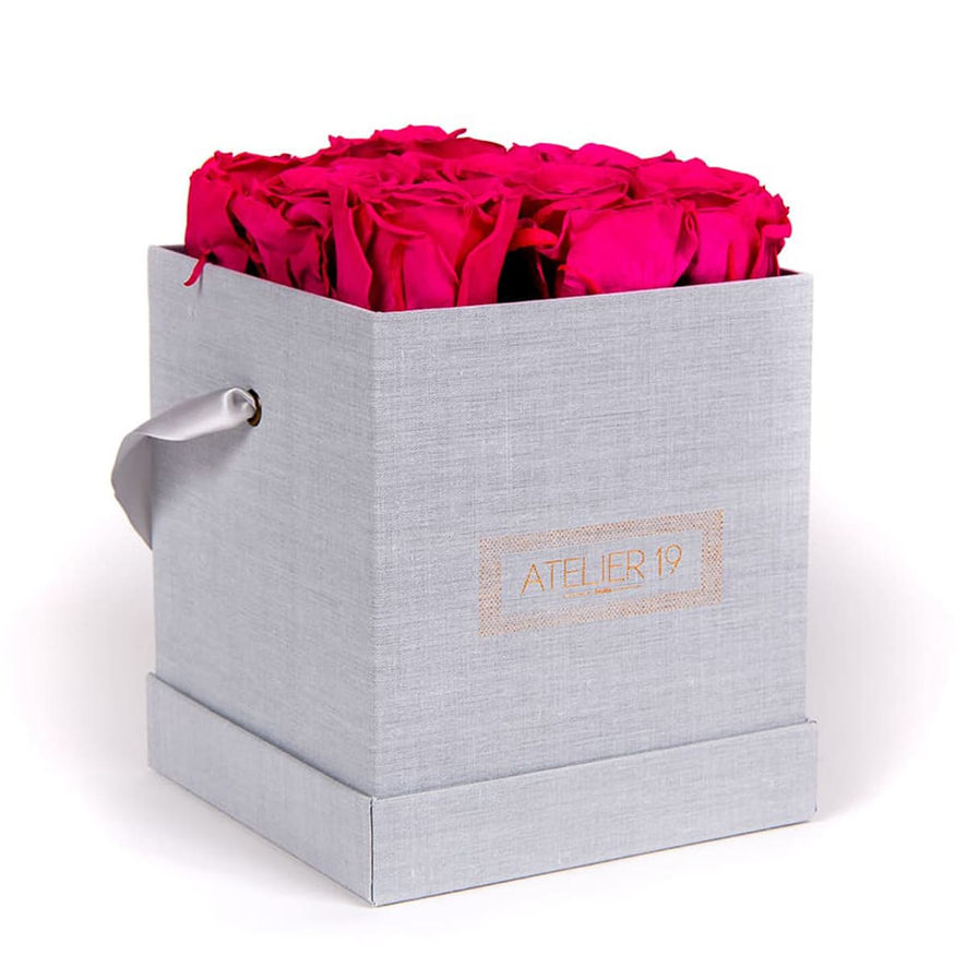 Roses fushia naturelles en box grise cadeau chic