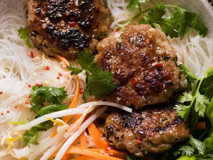 Chọn loại rượu vang hoàn hảo cho món bún