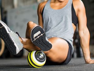 Đau nhức do ngồi làm việc lâu hoặc tập luyện quá sức: Trị liệu với banh massage