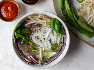 Ăn phở uống rượu vang: Sự hòa hợp độc đáo nhưng vẫn nhịp nhàng