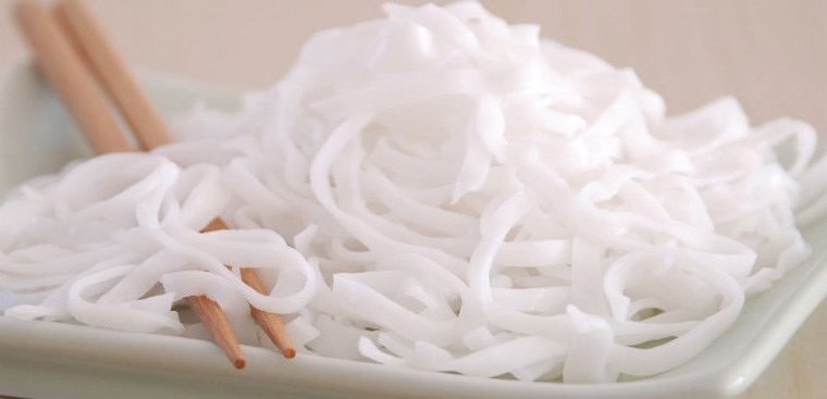 Bánh phở chứa 350 calories, giảm ăn phở sẽ giúp giảm cân nhanh