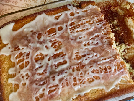 Reluctant Housewife: Cinnamon Roll Cake