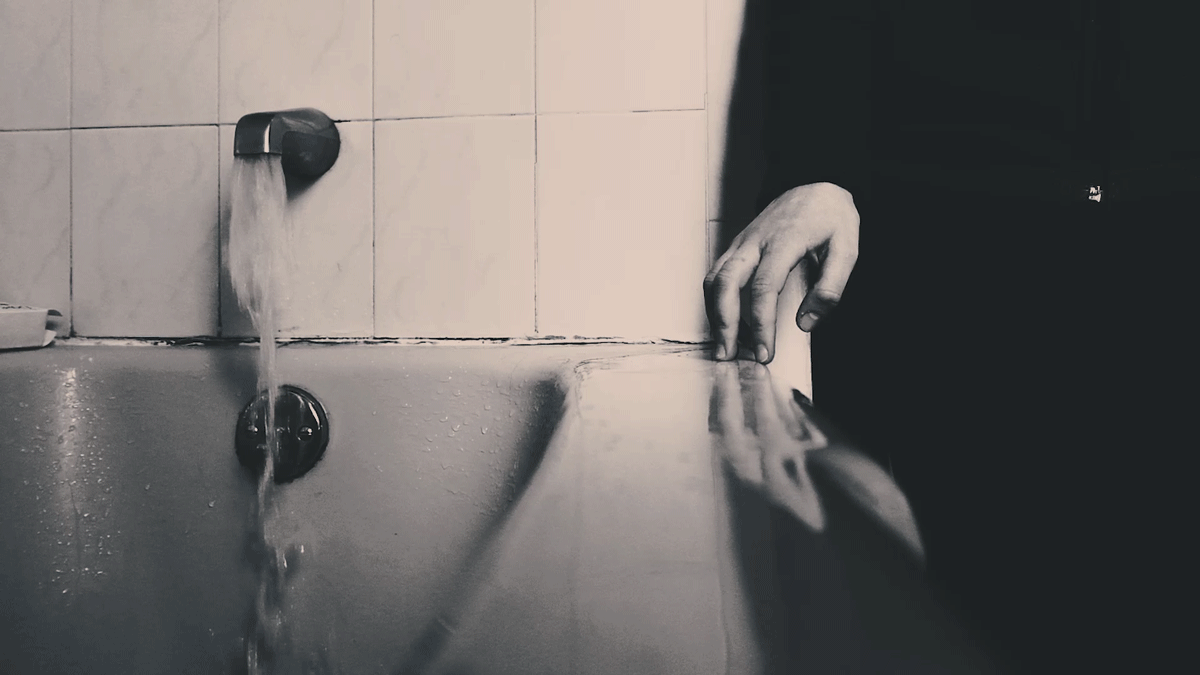 leahbath.gif