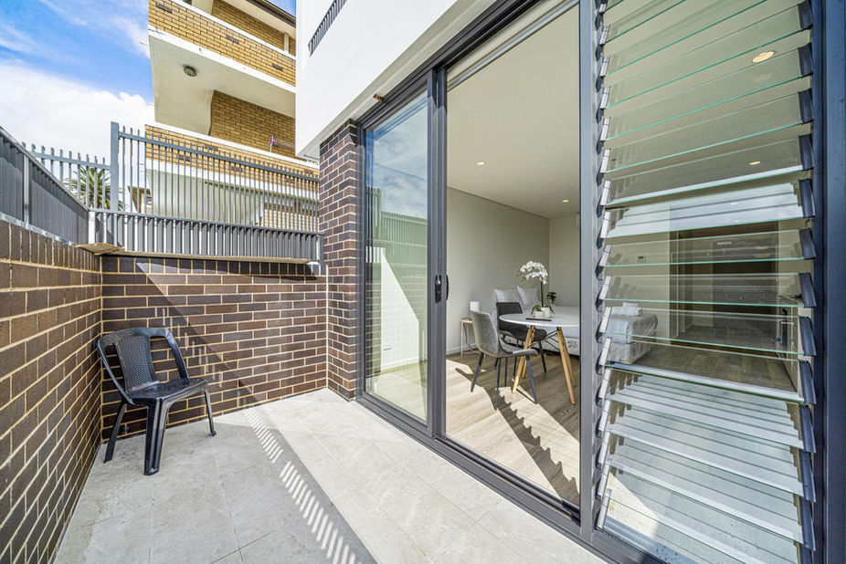 G01_balcony_web no logo.jpg